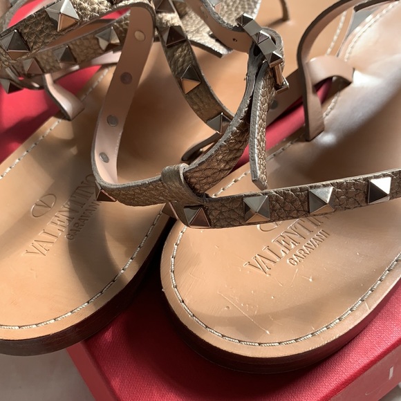 VALENTINO rockstud metallic “Alce” thong sandal - Picture 7 of 14